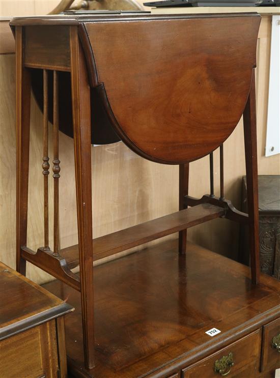 An Edwardian line inlaid mahogany Pembroke table W.57cm